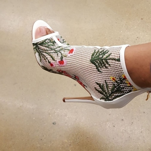 Liliana Shoes - Floral white booties